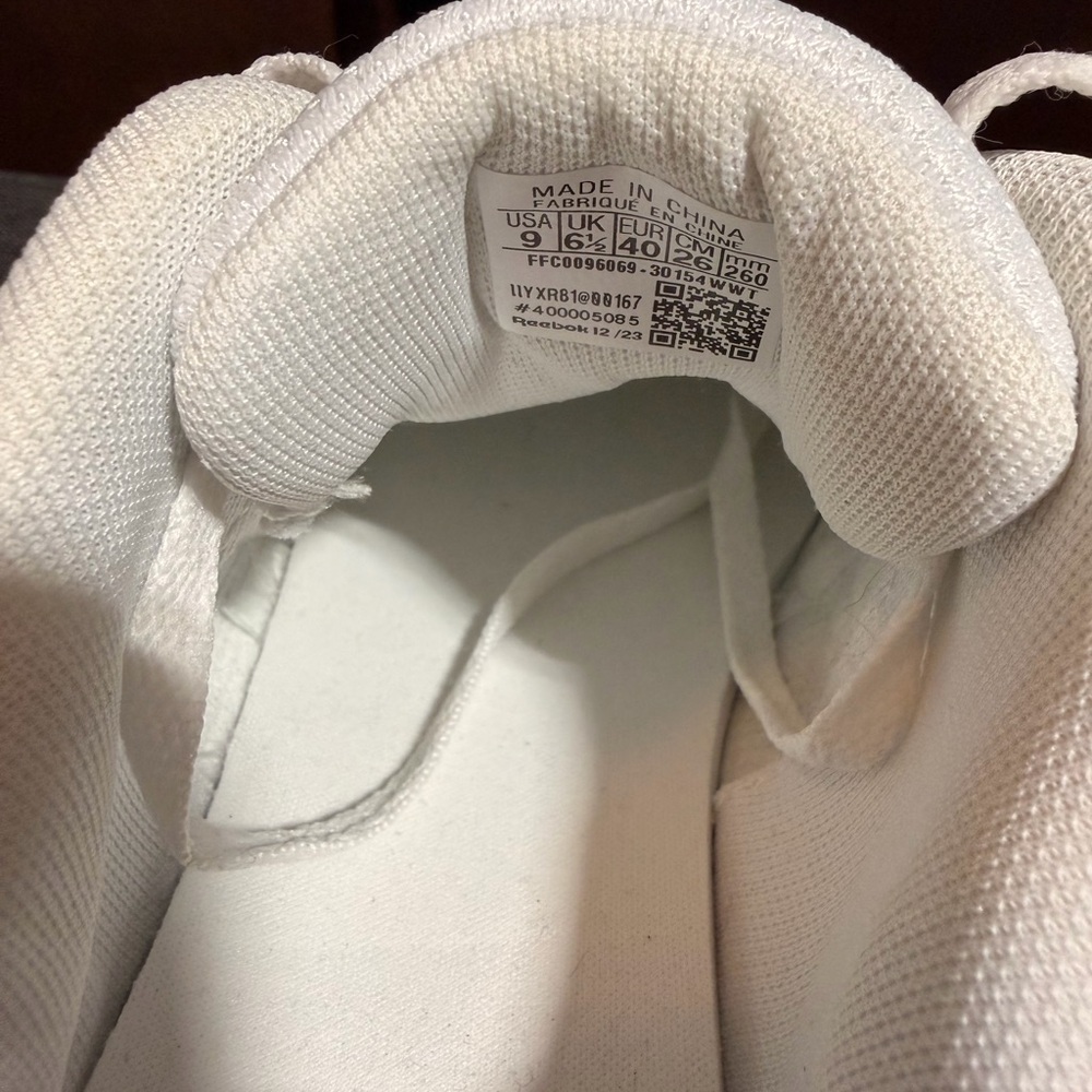 Sale🔥 Reebok White and Beige Low-Top Sneakers - Picture 5 of 10